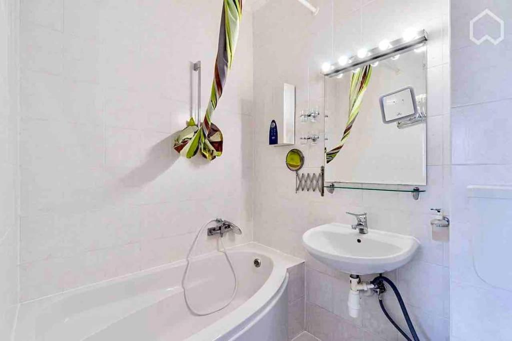 Appartement Modern & Bright +parking @kurfuerstendamm *